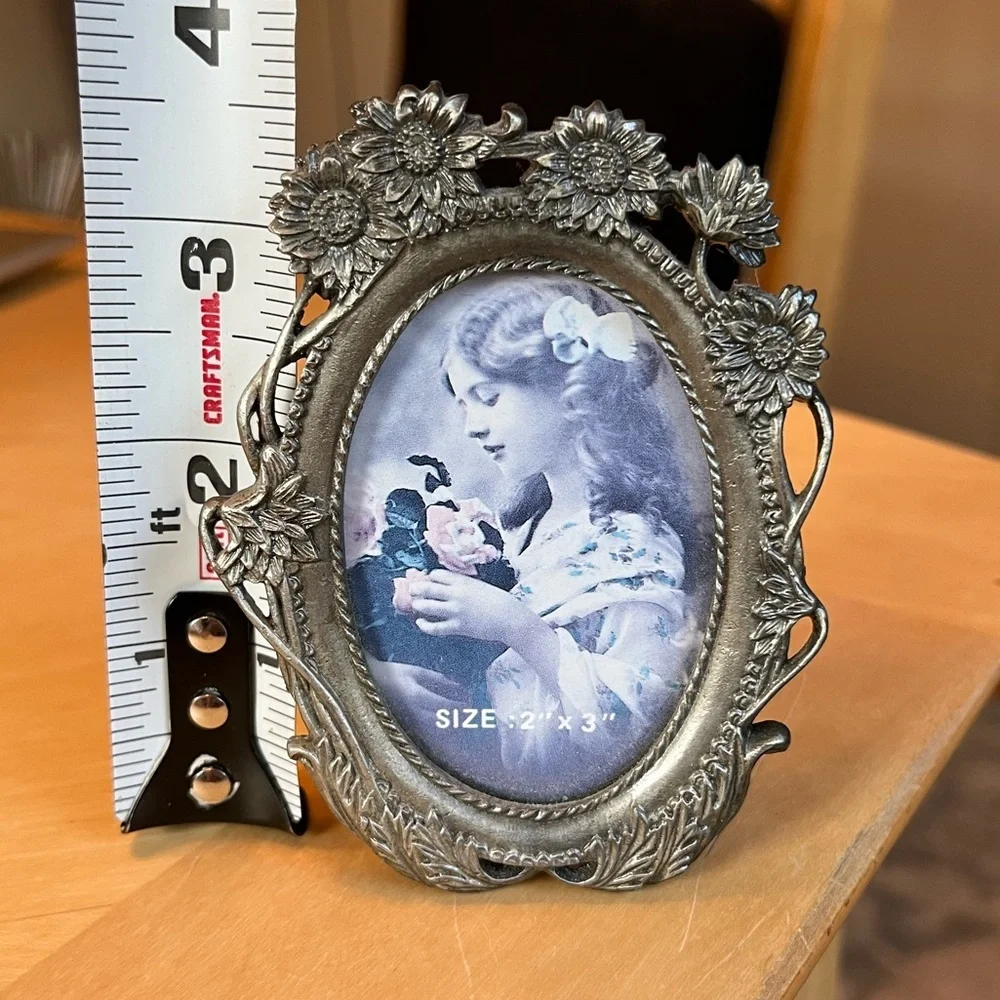 Vintage Silver Metal Floral Oval Photo Frame 2x3 Made in Taiwan